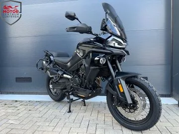 CFMOTO 800MT EXPLORER Triple Black (2026) — foto 1