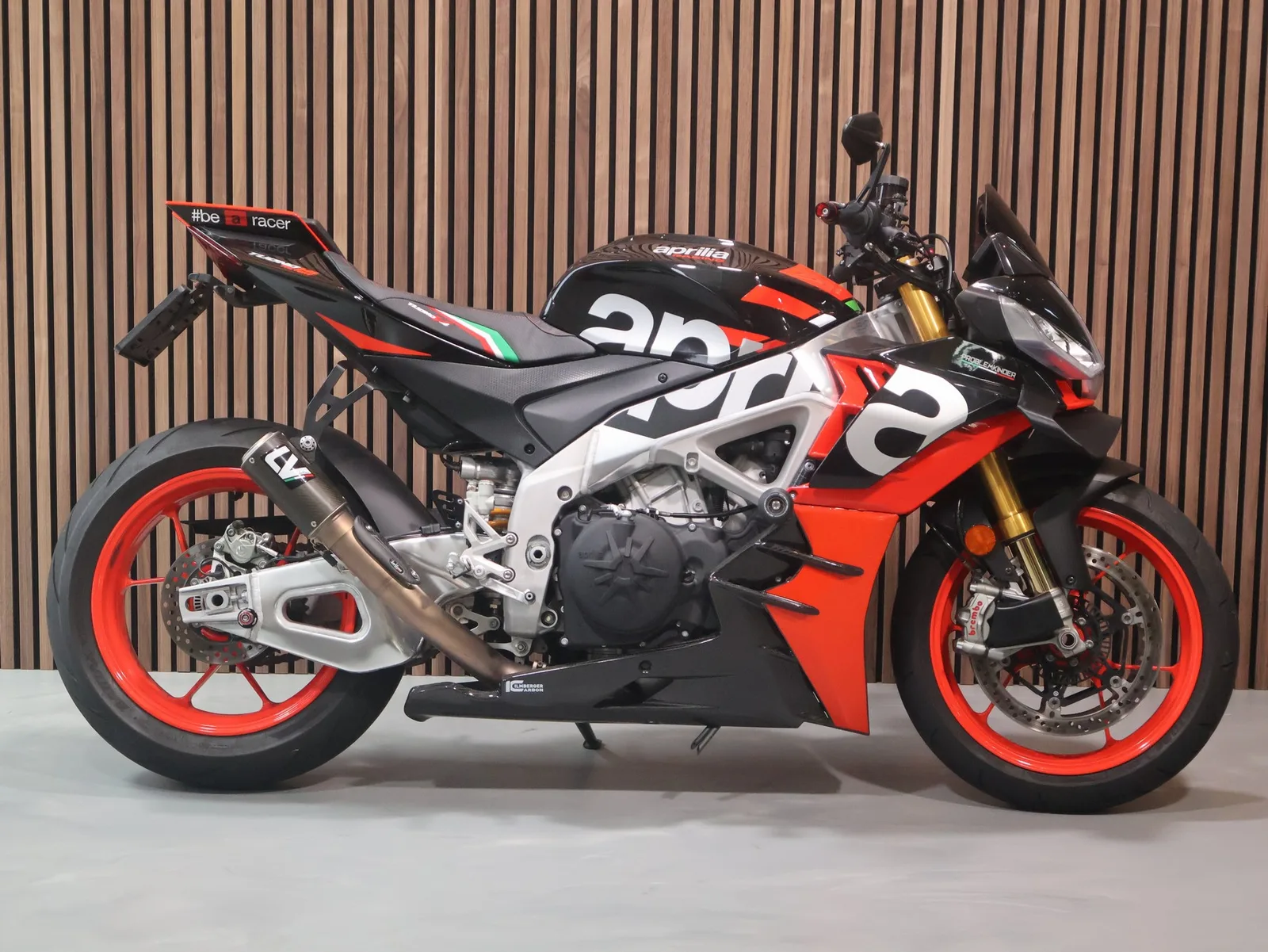 Aprilia Tuono V4 1100 (2021) — foto 1