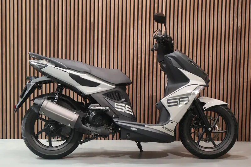 Kymco SUPER 8 STREET BROMSCOOTER (2025)