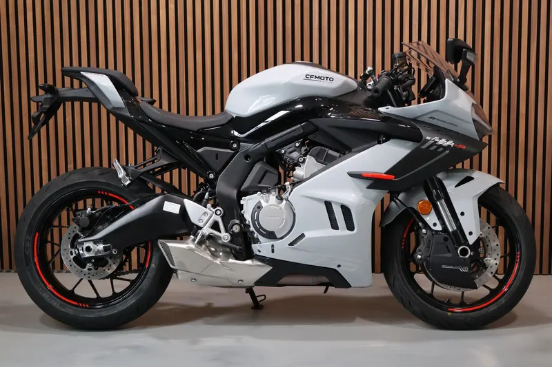 CFMoto 675SR-R (2025)