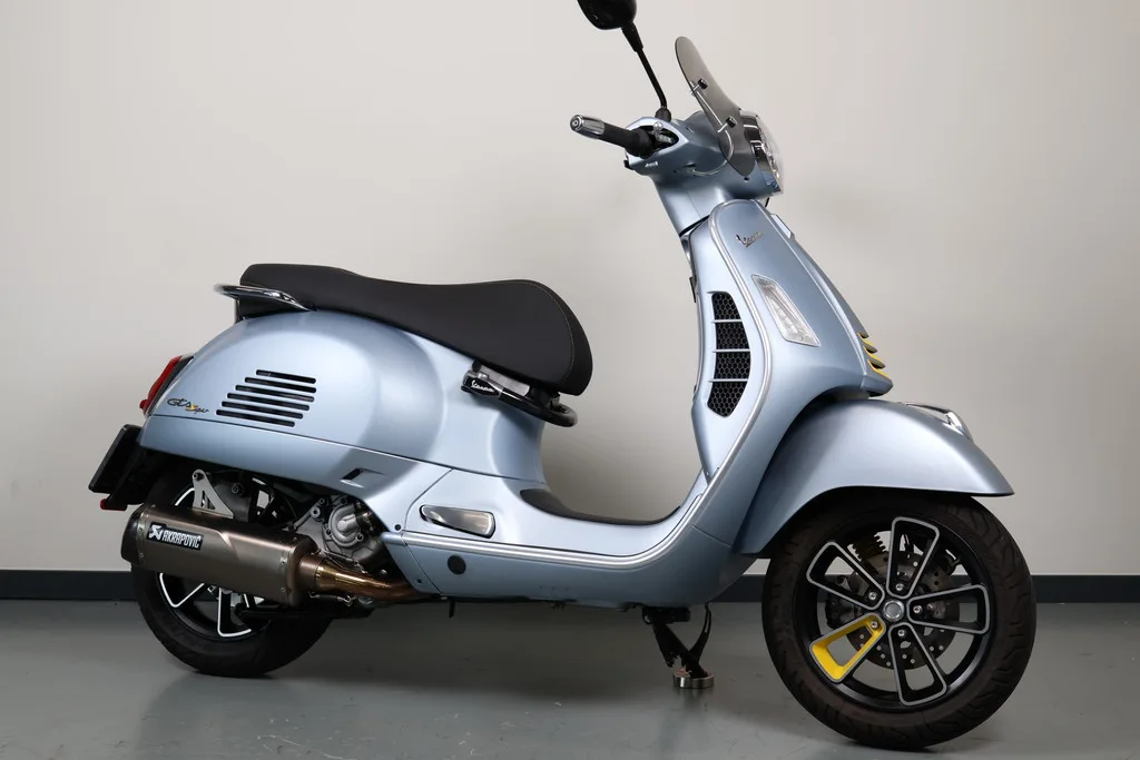Vespa GTS 300 (2023) — foto 1