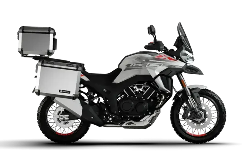 Morbidelli T1002VX V-twinVersnellingsbak: 6 versnellingenRemmen: schijfremmen met ABSDisplay: digitaal dashboardRijpositie: comfortabele adventure zithouding (2026)