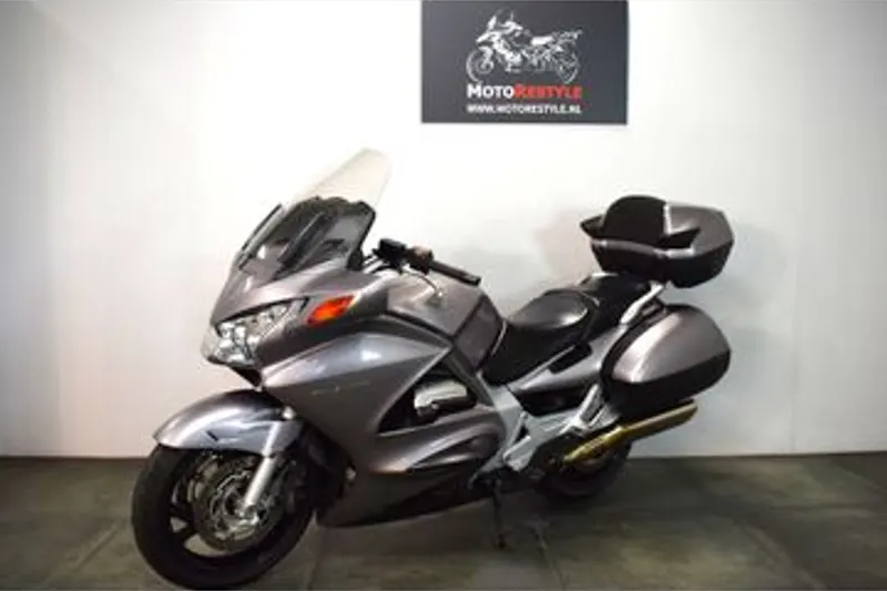 Honda ST 1300 PAN European (2002)