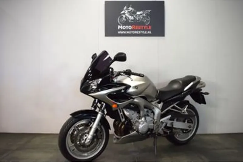 Yamaha FZ6 Fazer (2004)