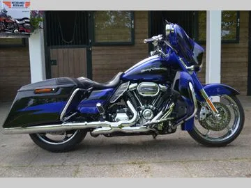 HARLEY-DAVIDSON STREET GLIDE CVO FLHXSE (2017) — foto 1