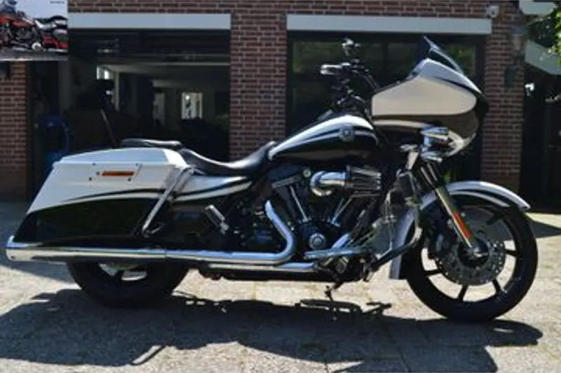 Harley-Davidson Road Glide (2012)