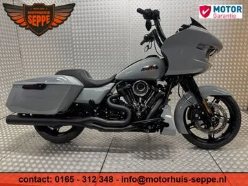 Harley-Davidson Road Glide Custom (2024) — foto 1