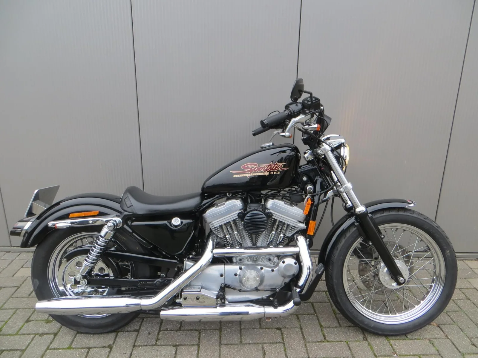 Harley-Davidson 883 Hugger (1999) — foto 1