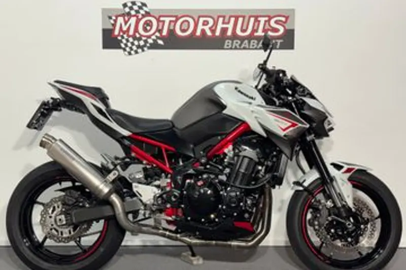 Kawasaki Z900 (2022)