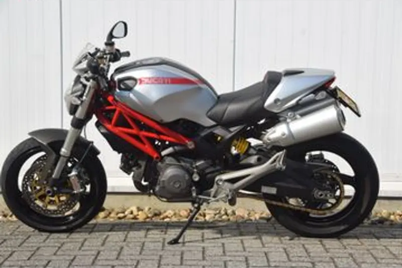 Ducati Monster 696 (2009)