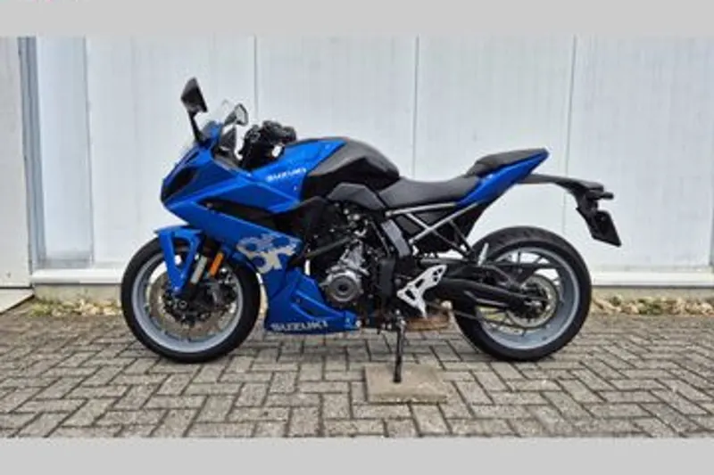 Suzuki GSX-8R (2024)