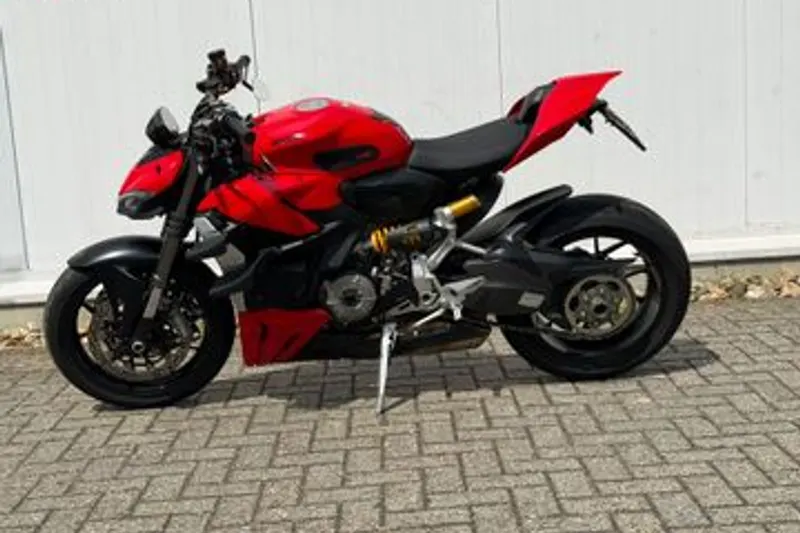 Ducati Streetfighter V2 (2023)