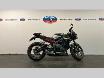 TRIUMPH STREET TRIPLE R LOW RIDE HEIGHT (2020) — foto 1