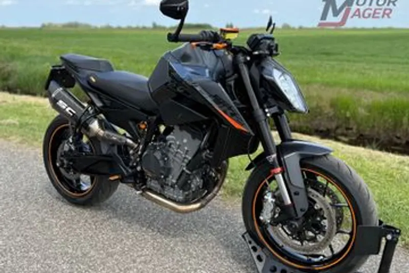 KTM 890 Duke (2021)