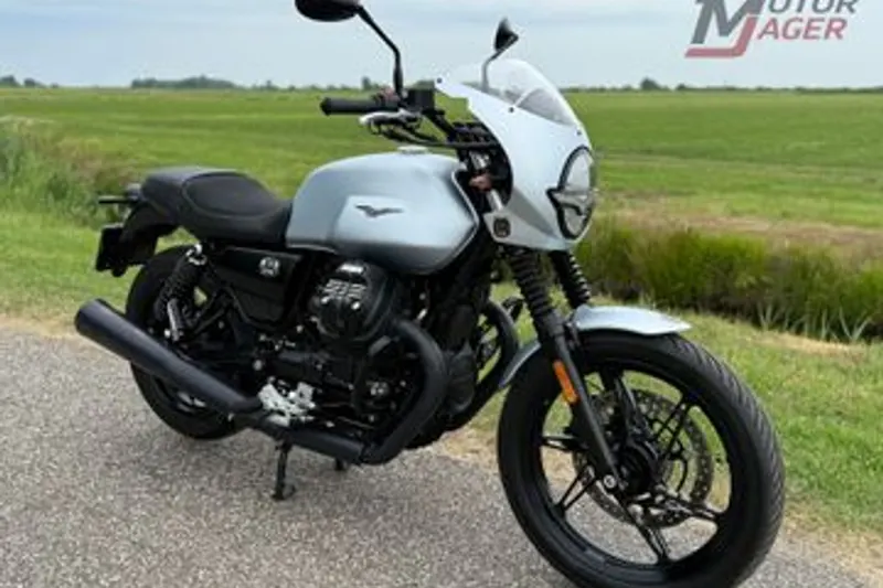 Moto Guzzi V7 Stone Corsa (2021)