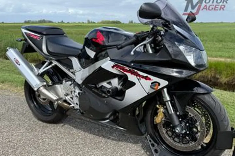 Honda CBR 900 RR Fireblade (2000)