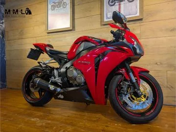 Honda CBR1000RR (2009) — foto 1