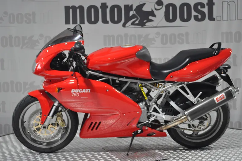 Ducati 750 (2002)
