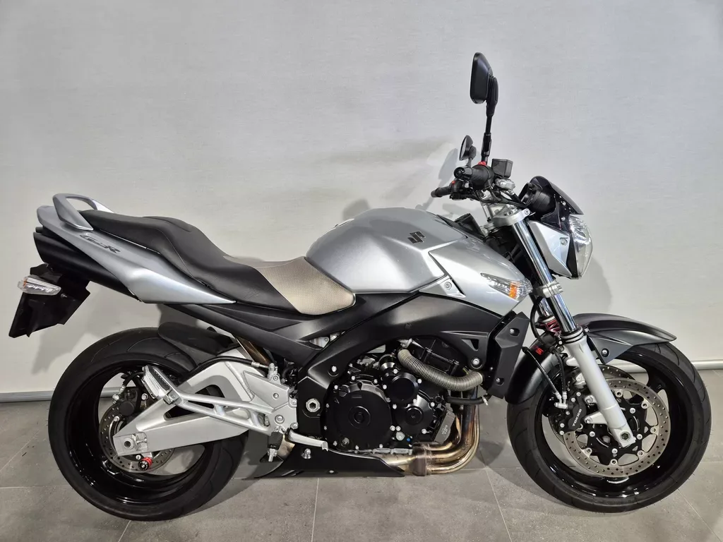 Suzuki GSR600 (2010) — foto 1