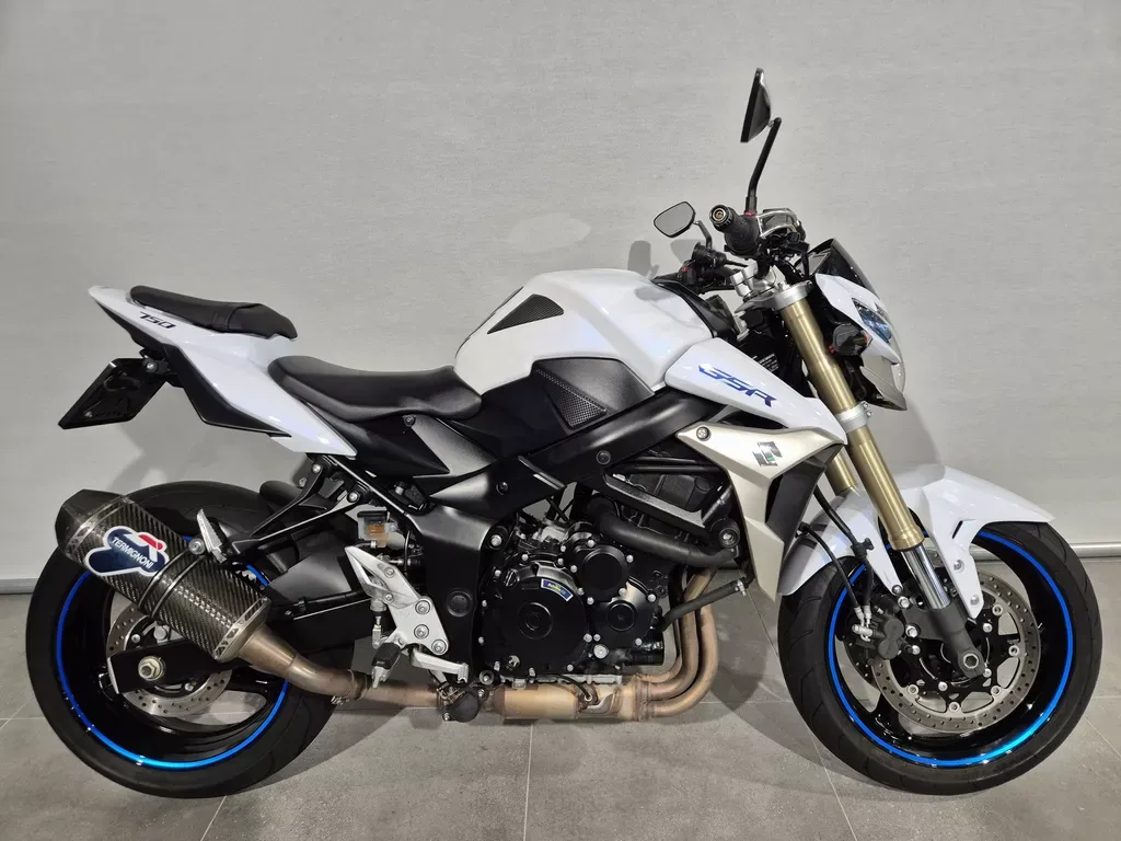 Suzuki GSR750 (2016) — foto 1