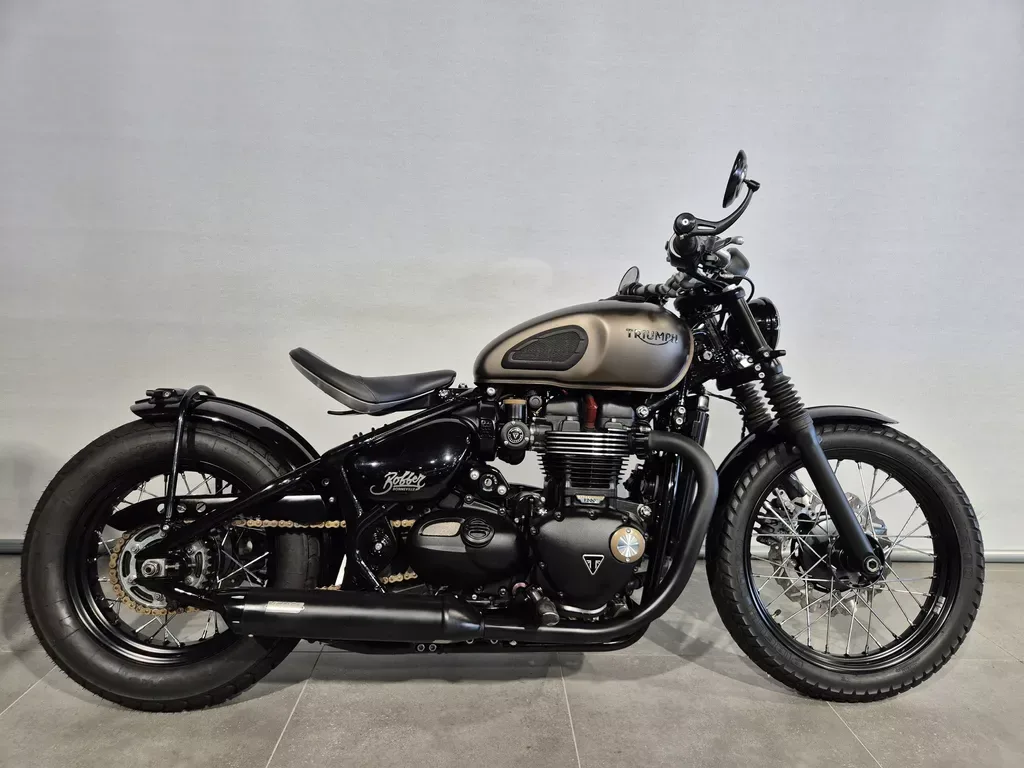 Triumph Bonneville Bobber (2017) — foto 1