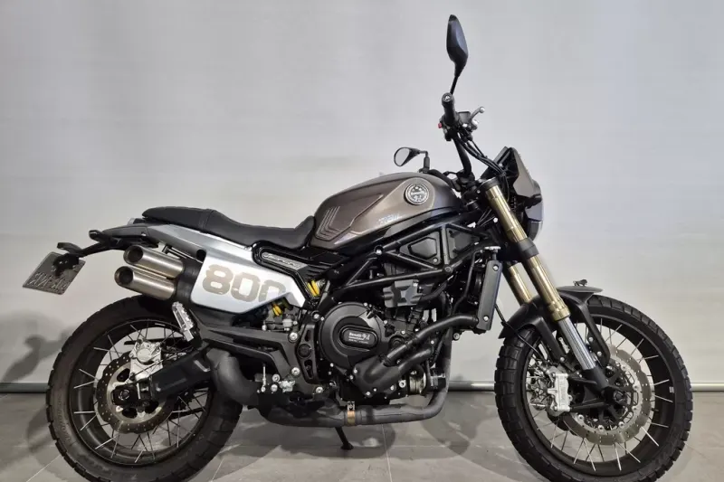 Benelli Leoncino 800 (2022)