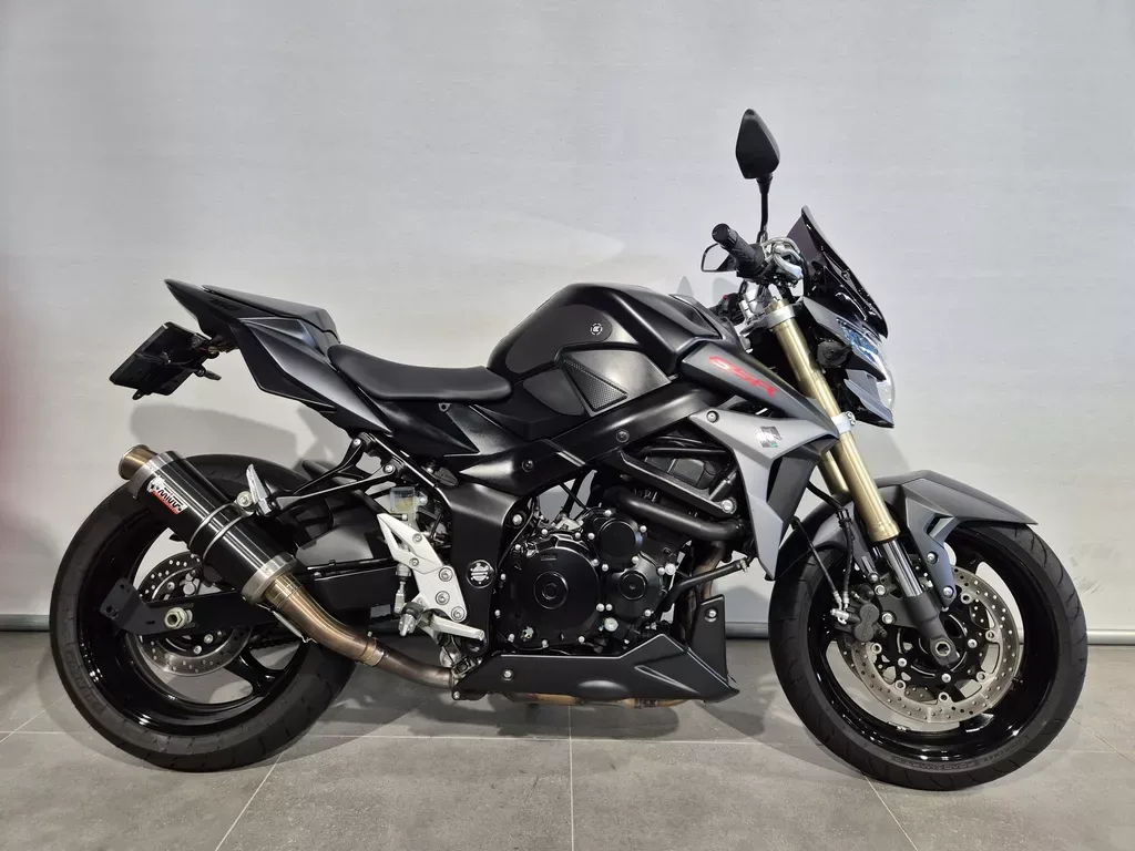 Suzuki GSR750 (2014) — foto 1