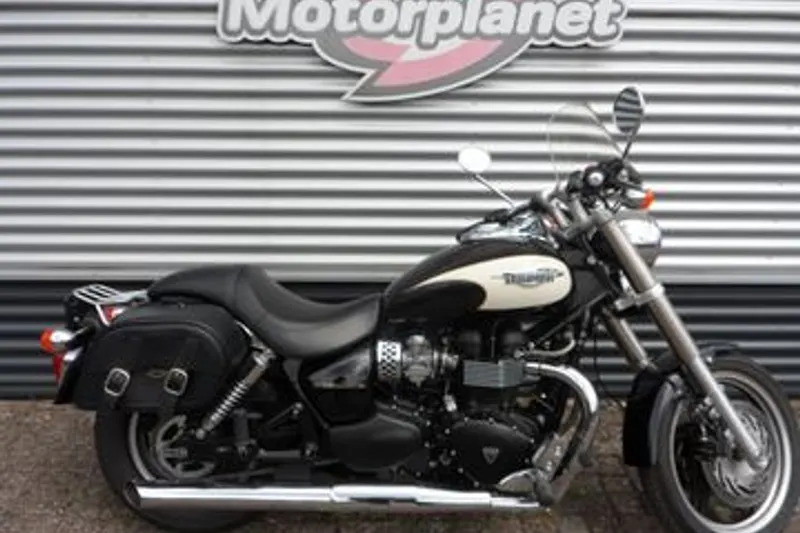 TRIUMPH SPEEDMASTER (2010)