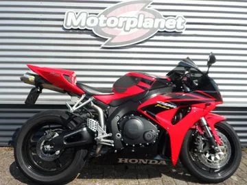 Honda CBR 1000 RR FIREBLADE (2006) — foto 1