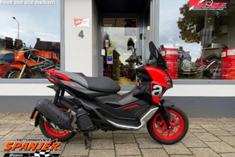 Aprilia SR GT 200 (2022)