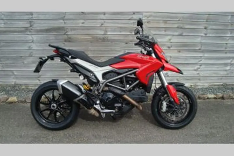 DUCATI HYPERSTRADA 821 (2014)