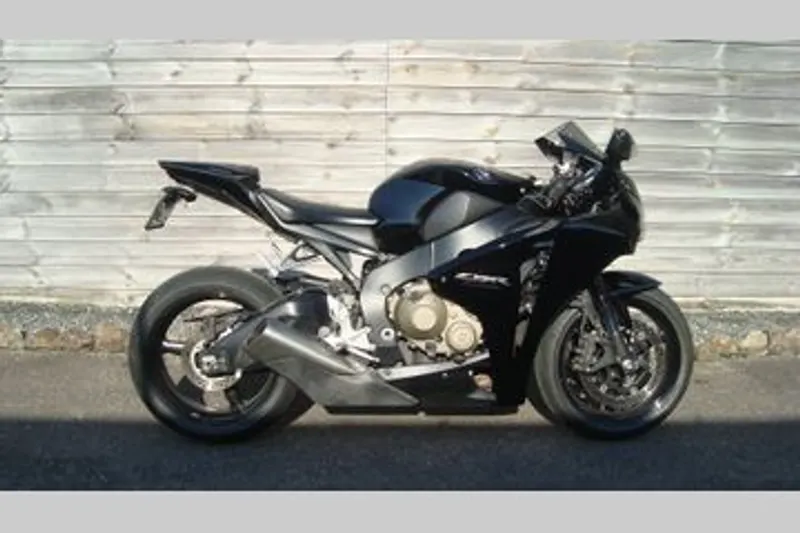 Honda CBR 1000 RR FIREBLADE (2008)