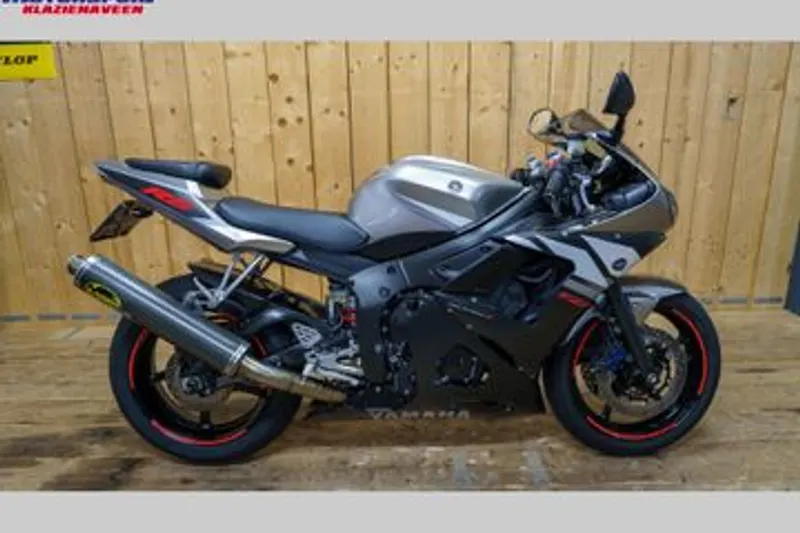 YAMAHA YZF R6 (2003)