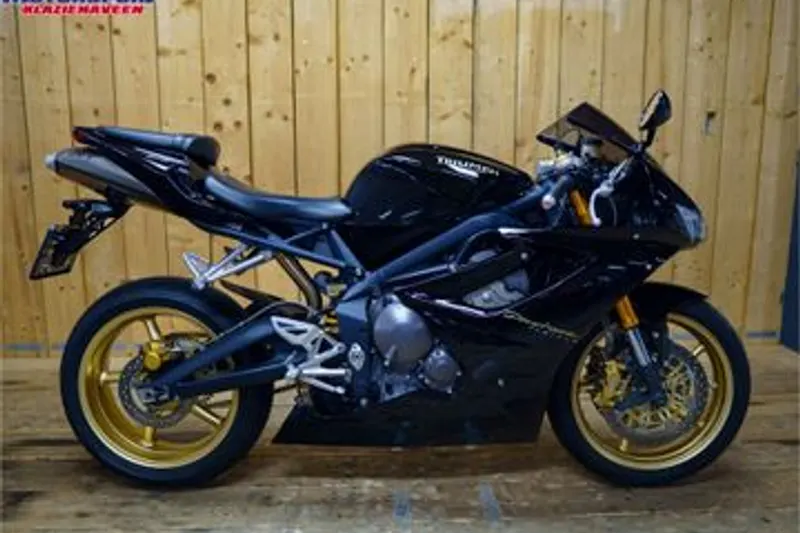 TRIUMPH DAYTONA 675 (2007)