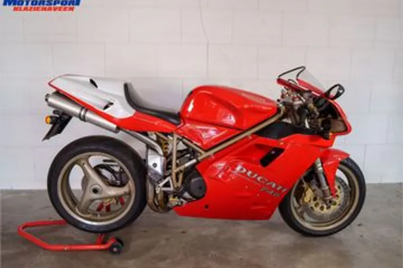 Ducati 748 (1996)