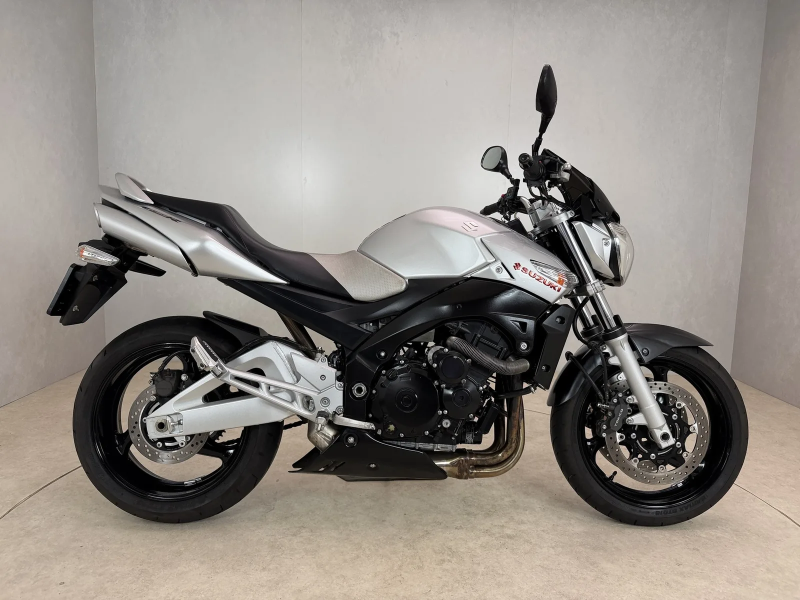 Suzuki GSR600 (2008) — foto 1