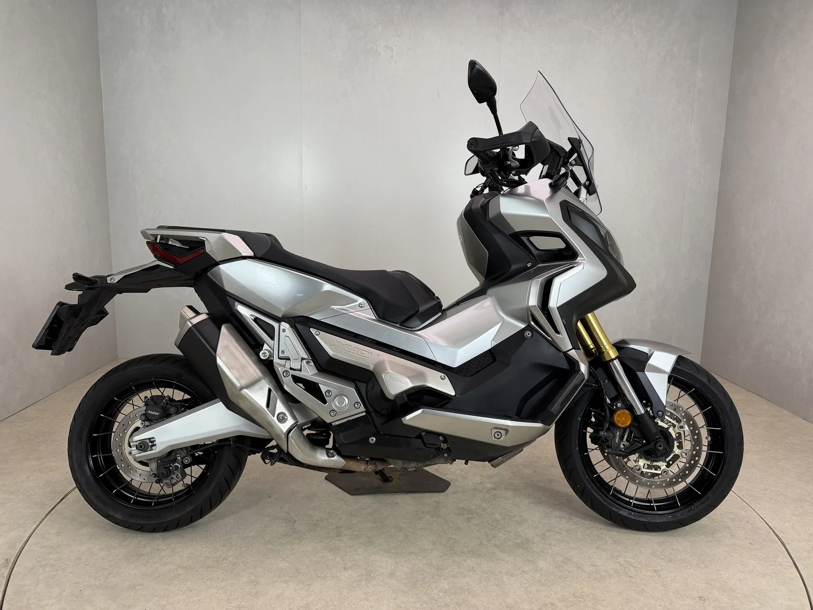 Honda X-ADV 750 (2017) — foto 1
