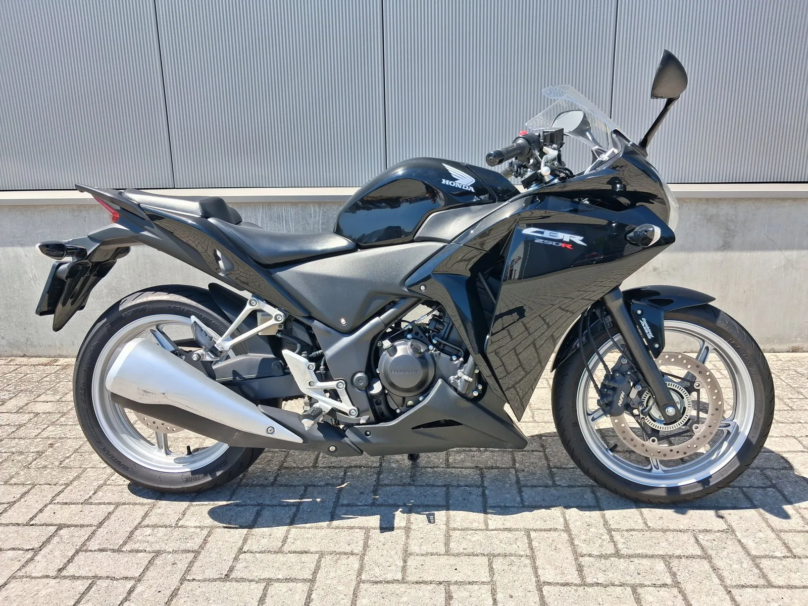 Honda CBR250R (2011) — foto 1