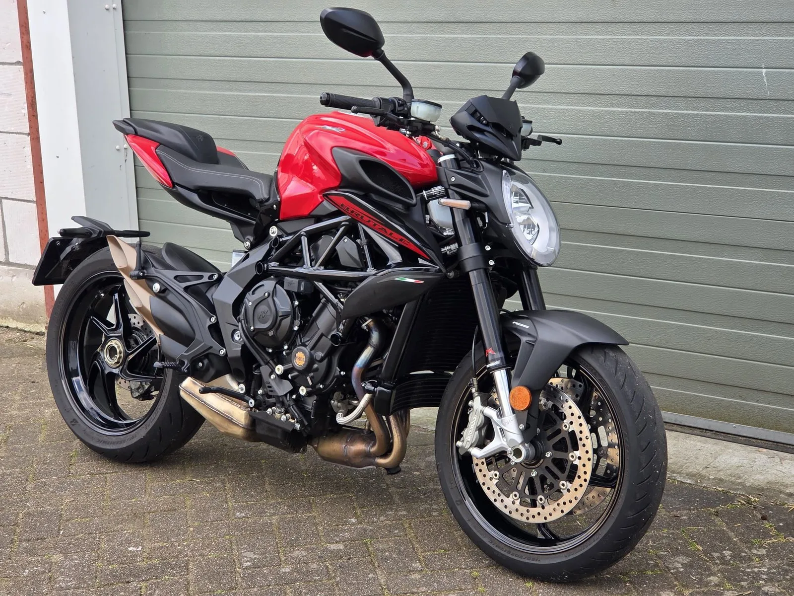 MV Agusta Brutale 800 (2023) — foto 1
