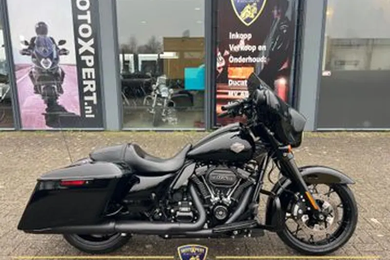 Harley-Davidson Street Glide (2022)