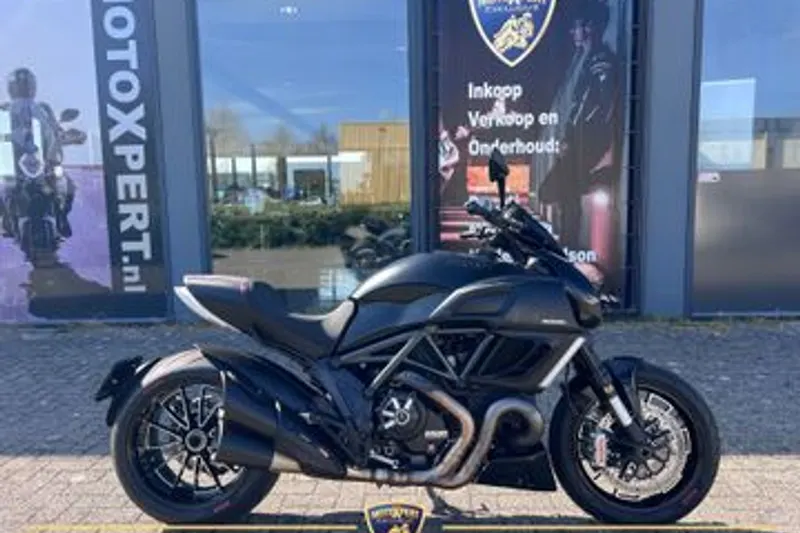 Ducati Diavel Dark (2012)