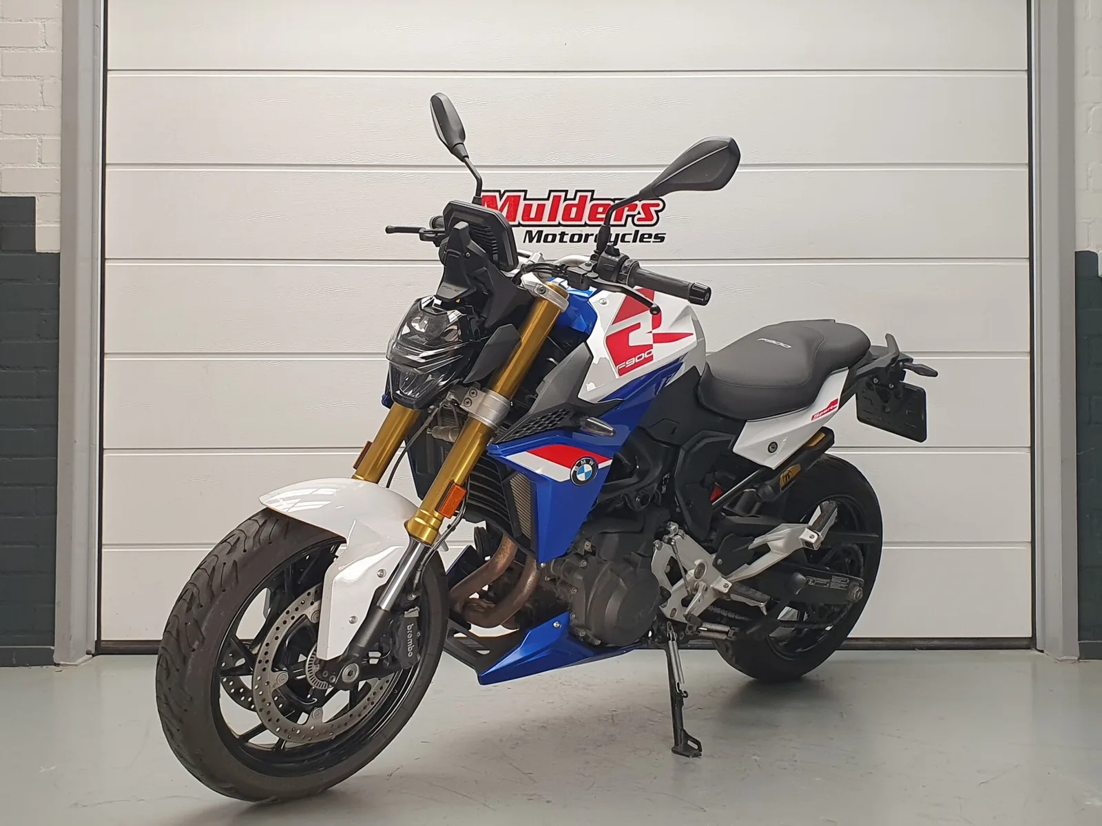 BMW F 900 R (2024) — foto 1