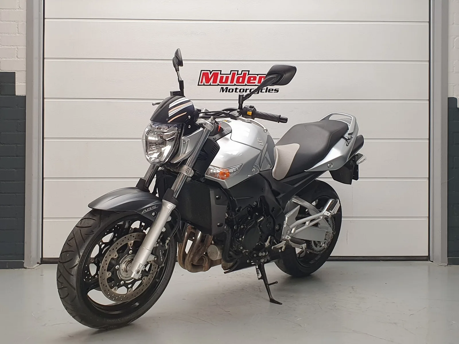 Suzuki GSR600 (0) — foto 1