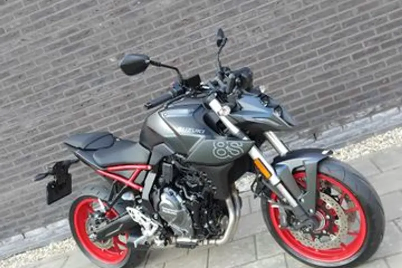 Suzuki GSX-8S (2025)