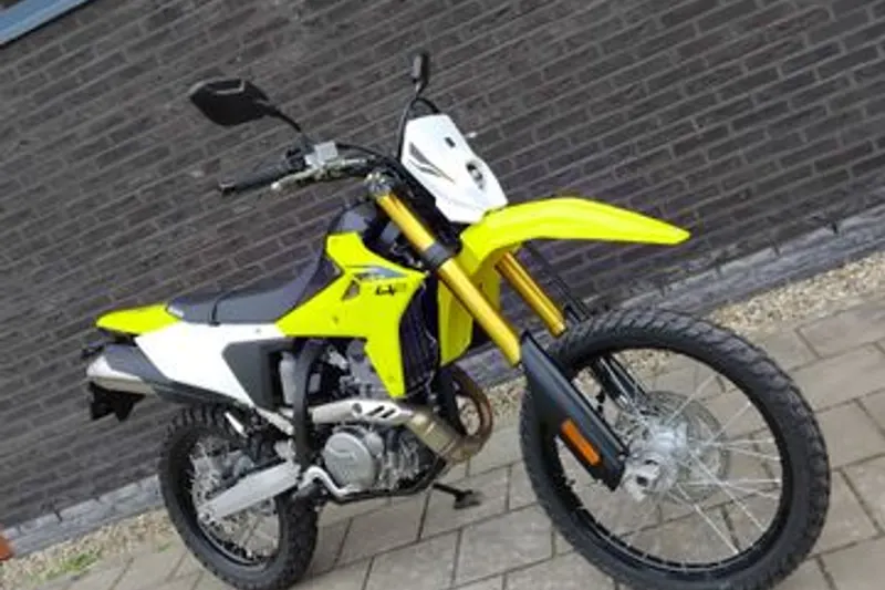 Suzuki DR Z4S (2026)