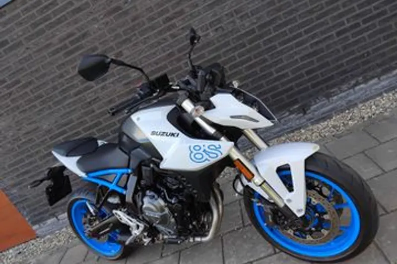 Suzuki GSX-8S (2024)