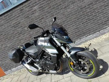 Honda CB 750 HORNET (2024) — foto 1