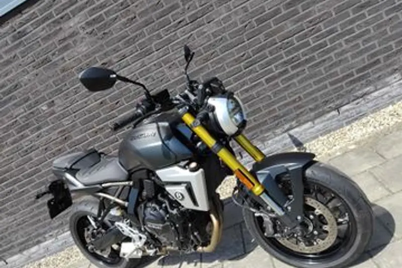 Suzuki GSX-8T (2025)