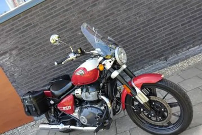 Royal Enfield Super Meteor 650 (2023)