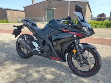YAMAHA YZF R3 (2015) — foto 1